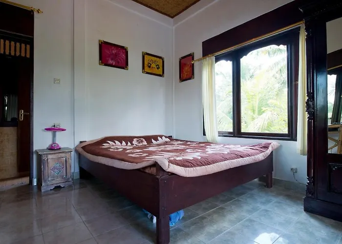 Dr Philo Art Sawah Bed & Breakfast